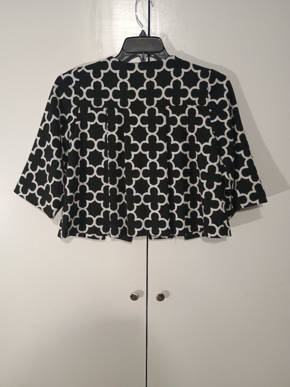 Petite Sophisticate XS Black White Geometric Cropped Jacket Blazer 3/4 Sleeve - Picture 3 of 8